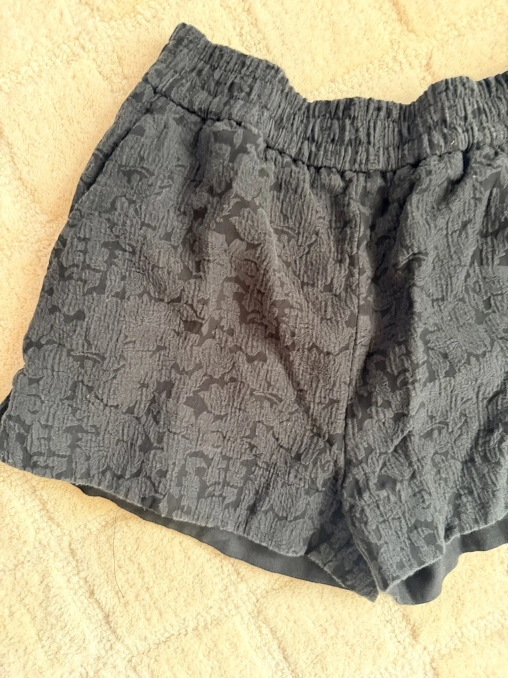 & Other Stories Black Textured High-Waist cute Shorts - Picture 3 of 3